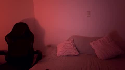 Snapshot of laura_d23 chatting on 02-01-26, 02:10 laura online show from 02-01-26, 02:10