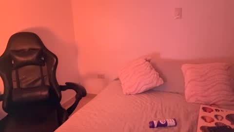 Snapshot of laura_d23 chatting on 02-06-26, 01:10 laura online show from 02-06-26, 01:10