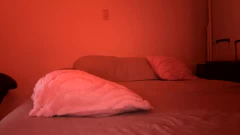 Snapshot of laura_d23 chatting on 02-08-26, 12:47 laura online show from 02-08-26, 12:47