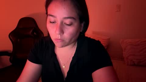 Snapshot of laura_d23 chatting on 02-18-26, 02:40 laura online show from 02-18-26, 02:40