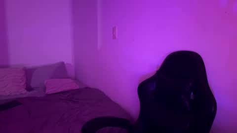 Snapshot of laura_d23 chatting on 03-04-26, 11:22 laura online show from 03-04-26, 11:22