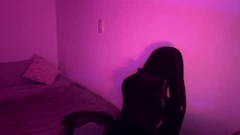 Snapshot of laura_d23 chatting on 03-08-26, 12:08 laura online show from 03-08-26, 12:08