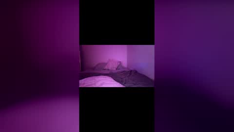 Snapshot of laura_d23 chatting on 03-08-26, 02:04 laura online show from 03-08-26, 02:04