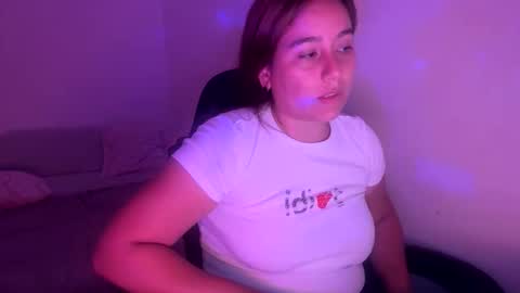 Snapshot of laura_d23 chatting on 04-12-26, 10:59 laura online show from 04-12-26, 10:59