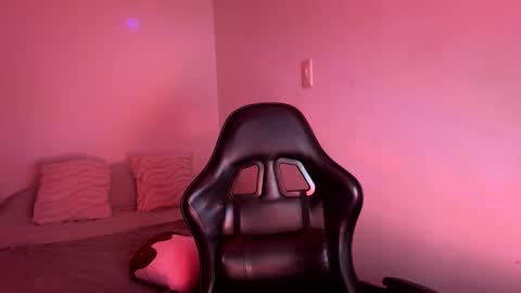 Snapshot of laura_d23 chatting on 04-14-26, 11:44 laura online show from 04-14-26, 11:44