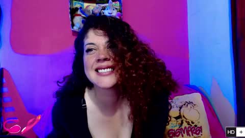 Snapshot of laura_fountain_ chatting on 12-17-25, 09:10 weedcam Curly Laura OF online show from 12-17-25, 09:10