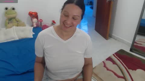 laura_foxx2379 online show from 11-05-25, 03:45