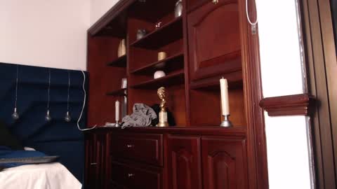 lLAURA online show from 12-10-24, 02:05