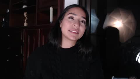 lLAURA online show from 12-11-24, 01:37
