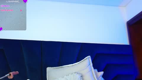 lLAURA online show from 02-14-25, 01:23