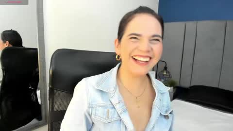 Snapshot of laura_hotties chatting on 04-27-26, 01:20 laura hotties online show from 04-27-26, 01:20