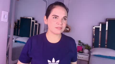Snapshot of laura_hotties chatting on 05-31-26, 01:07 laura hotties online show from 05-31-26, 01:07