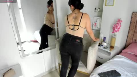Snapshot of laura_hotties chatting on 06-26-26, 06:12 laura hotties online show from 06-26-26, 06:12