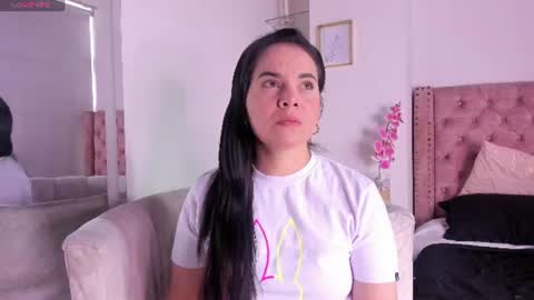 Snapshot of laura_hotties chatting on 07-12-26, 01:35 laura hotties online show from 07-12-26, 01:35