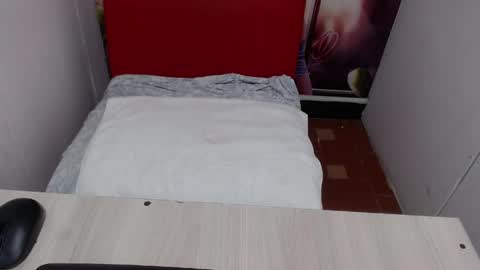  Laura  online show from 04-05-26, 02:25