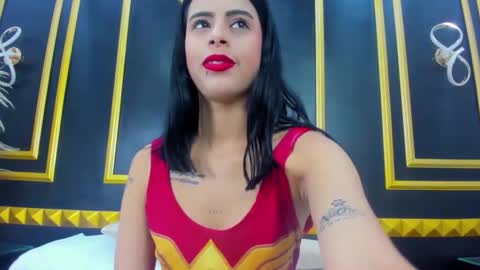 L A U R A online show from 12-04-25, 12:03