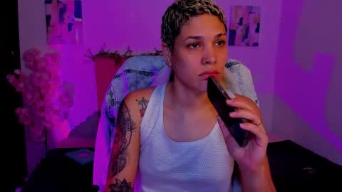 Laura Rose online show from 10-25-25, 07:30