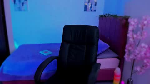 Laura Rose online show from 12-04-25, 01:26