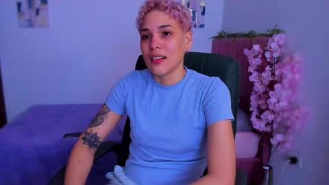 Laura Rose online show from 12-16-25, 01:10