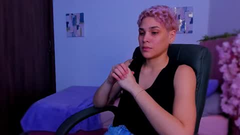 Laura Rose online show from 12-17-25, 05:13