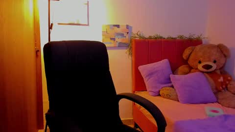 Laura Rose online show from 04-01-26, 05:43