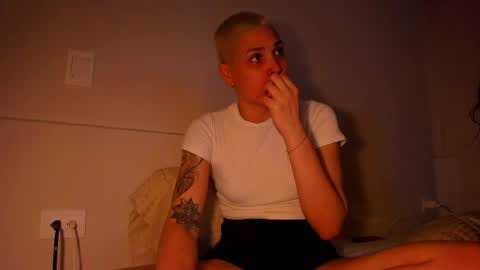 Snapshot of laura_r23 chatting on 04-24-26, 03:09 Laura Rose online show from 04-24-26, 03:09