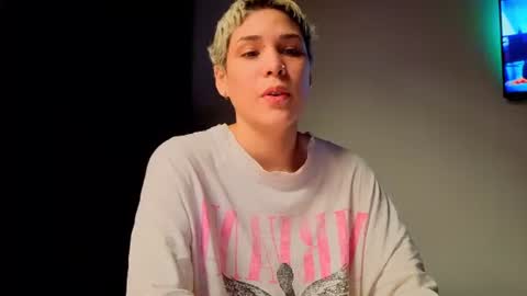 Snapshot of laura_r23 chatting on 07-12-26, 05:26 Laura Rose online show from 07-12-26, 05:26