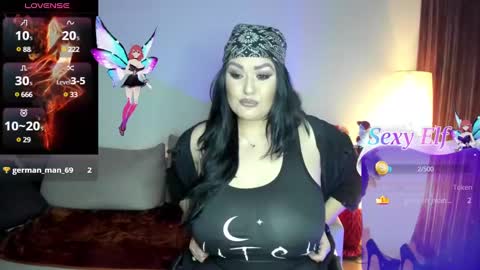 Snapshot of laura_sinner chatting on 01-25-25, 05:19 Laura online show from 01-25-25, 05:19