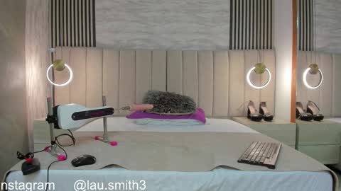 laura online show from 11-21-25, 03:11