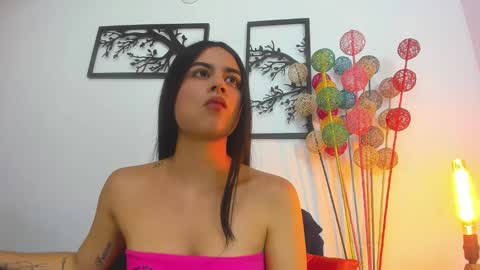 LAURA SOE online show from 01-23-25, 06:24