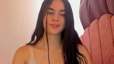 Snapshot of laura_soe chatting on 04-26-26, 07:00 LAURA SOE online show from 04-26-26, 07:00
