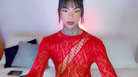 Laura online show from 03-05-25, 01:42