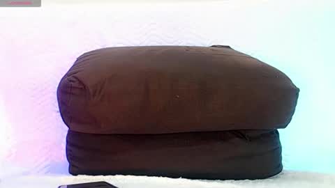 Laura online show from 04-10-26, 04:50