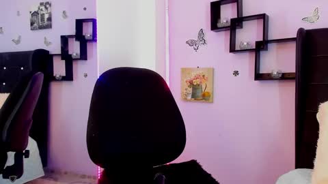 Laura Blue online show from 12-18-24, 01:37