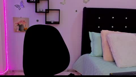 Laura Blue online show from 01-25-25, 12:17