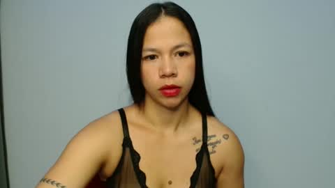 lauracb          online show from 04-06-26, 06:47