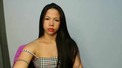 lauracb          online show from 04-09-26, 06:52