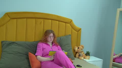 Laura online show from 05-26-26, 04:36