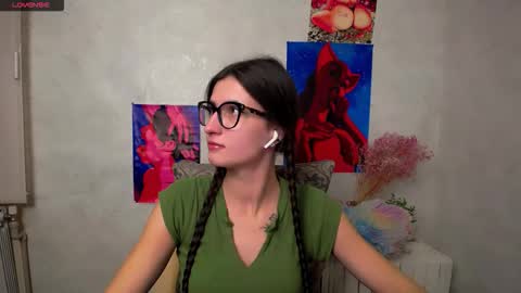 Laura online show from 10-22-25, 07:52
