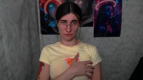 Snapshot of lauradre_ chatting on 06-04-26, 12:00 Laura online show from 06-04-26, 12:00