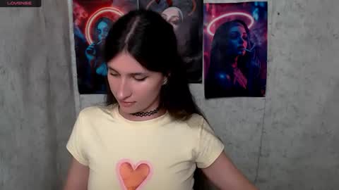 Snapshot of lauradre_ chatting on 06-22-26, 05:59 Laura online show from 06-22-26, 05:59
