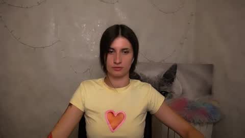 Snapshot of lauradre_ chatting on 06-23-26, 11:19 Laura online show from 06-23-26, 11:19