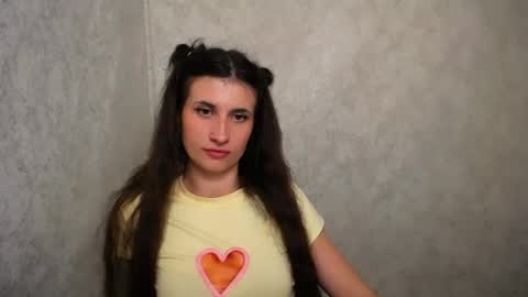 Snapshot of lauradre_ chatting on 06-27-26, 02:01 Laura online show from 06-27-26, 02:01
