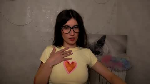 Snapshot of lauradre_ chatting on 06-30-26, 10:05 Laura online show from 06-30-26, 10:05