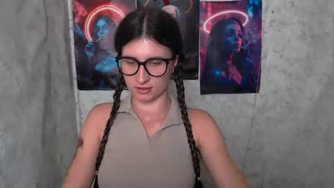 Snapshot of lauradre_ chatting on 07-04-26, 07:36 Laura online show from 07-04-26, 07:36