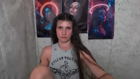 Snapshot of lauradre_ chatting on 07-07-26, 07:09 Laura online show from 07-07-26, 07:09