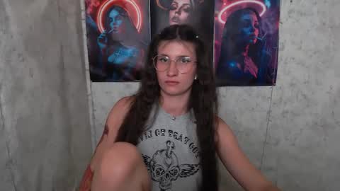 Snapshot of lauradre_ chatting on 07-07-26, 07:23 Laura online show from 07-07-26, 07:23