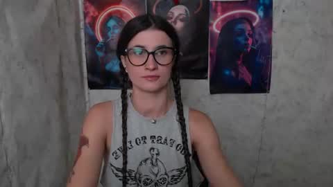 Snapshot of lauradre_ chatting on 07-08-26, 08:52 Laura online show from 07-08-26, 08:52