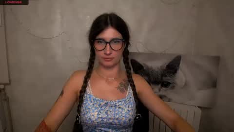 Snapshot of lauradre_ chatting on 07-13-26, 07:33 Laura online show from 07-13-26, 07:33
