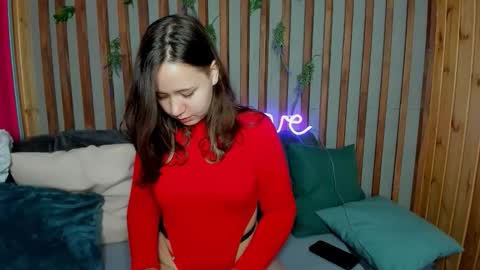 Snapshot of lauraellinss chatting on 09-18-25, 01:18 Laura online show from 09-18-25, 01:18